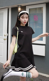 モデル:160cm(着用サイズ:FREE 着用カラー:BLK)