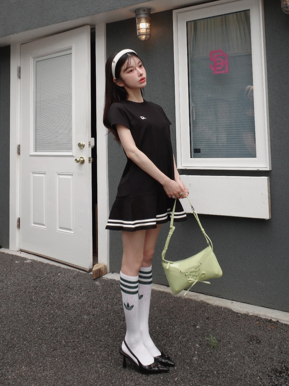 モデル:160cm(着用サイズ:FREE 着用カラー:BLK)