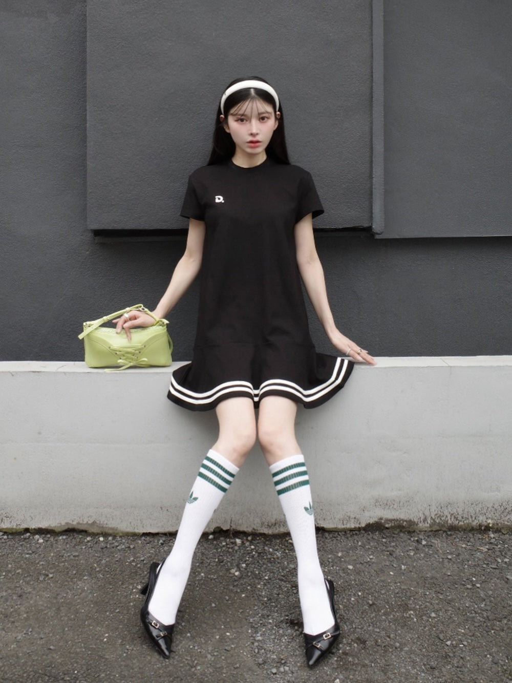 モデル:160cm(着用サイズ:FREE 着用カラー:BLK)