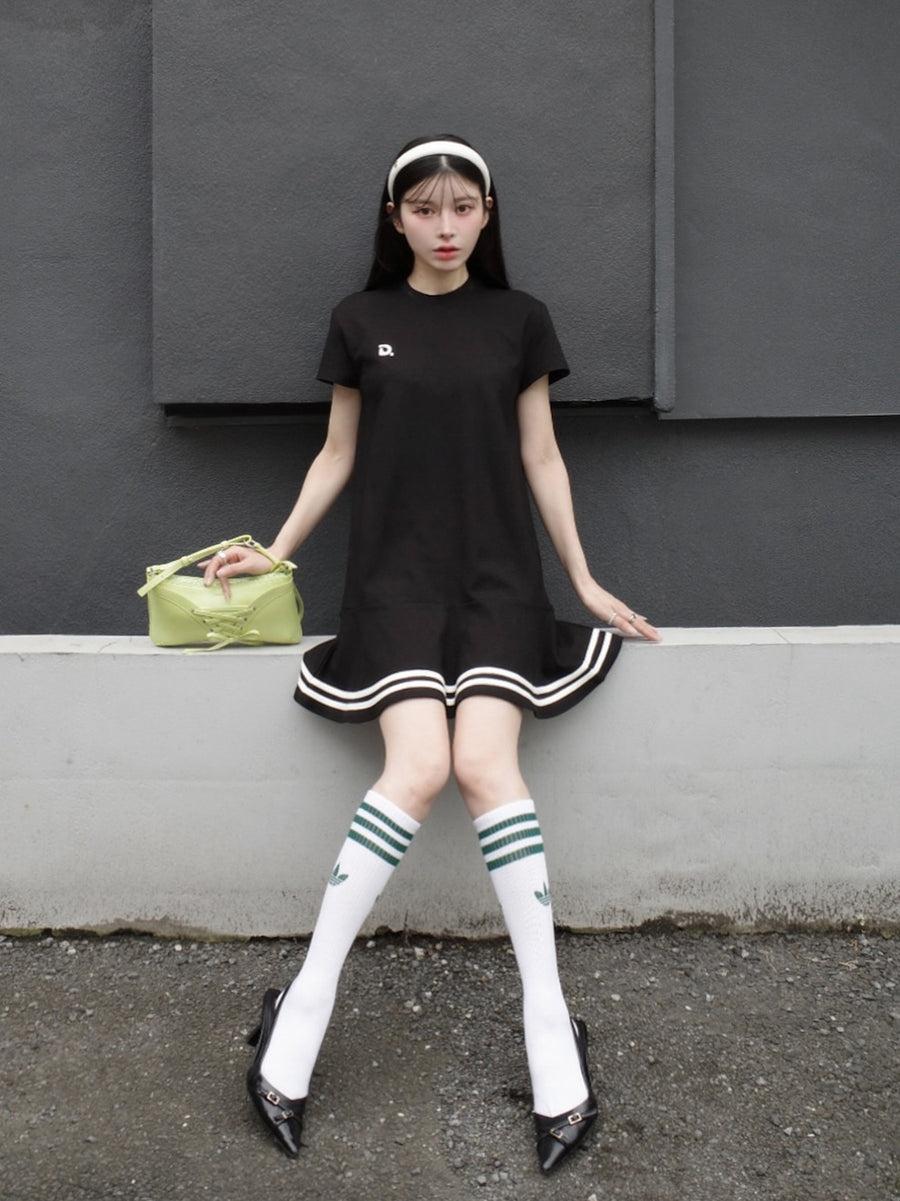 モデル:160cm(着用サイズ:FREE 着用カラー:BLK)