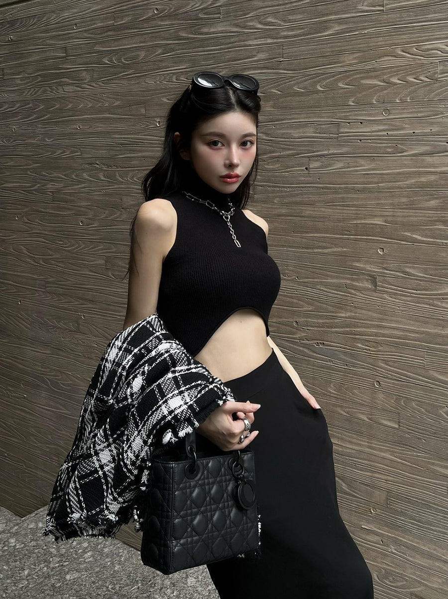 モデル:160cm(着用サイズ:FREE 着用カラー:BLK)