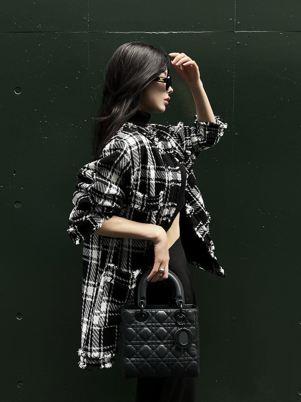 モデル:160cm(着用サイズ:FREE 着用カラー:BLK)