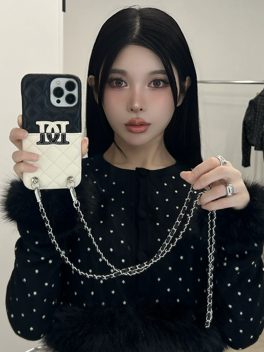 カラー:IVO