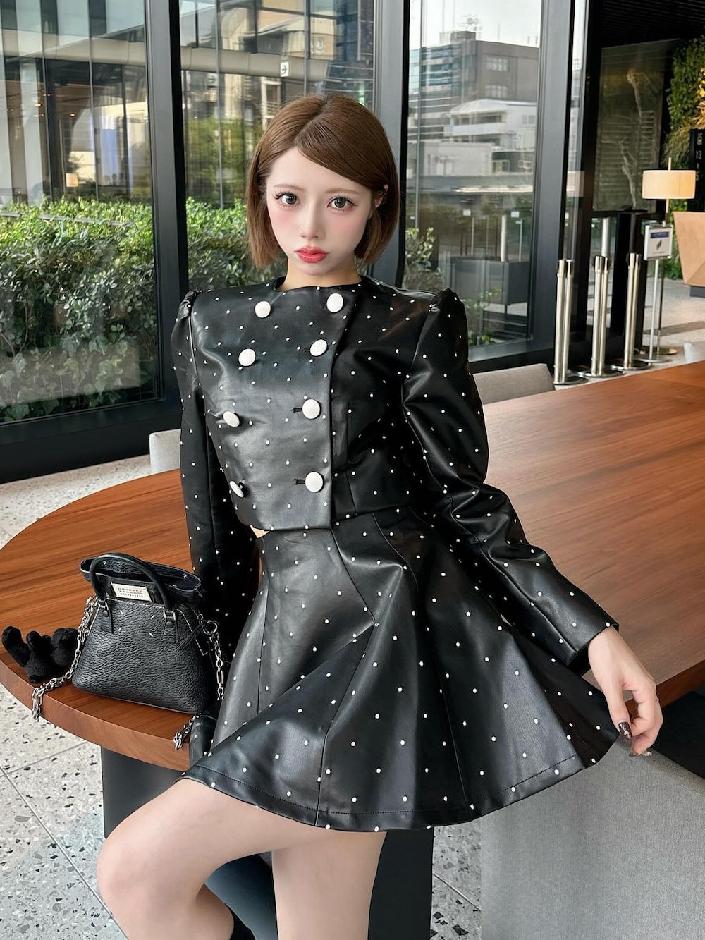 モデル:155cm(着用サイズ:FREE 着用カラー:BLK)