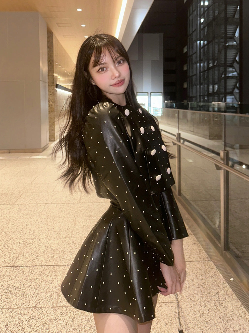 モデル:163cm(着用サイズ:FREE 着用カラー:BLK)