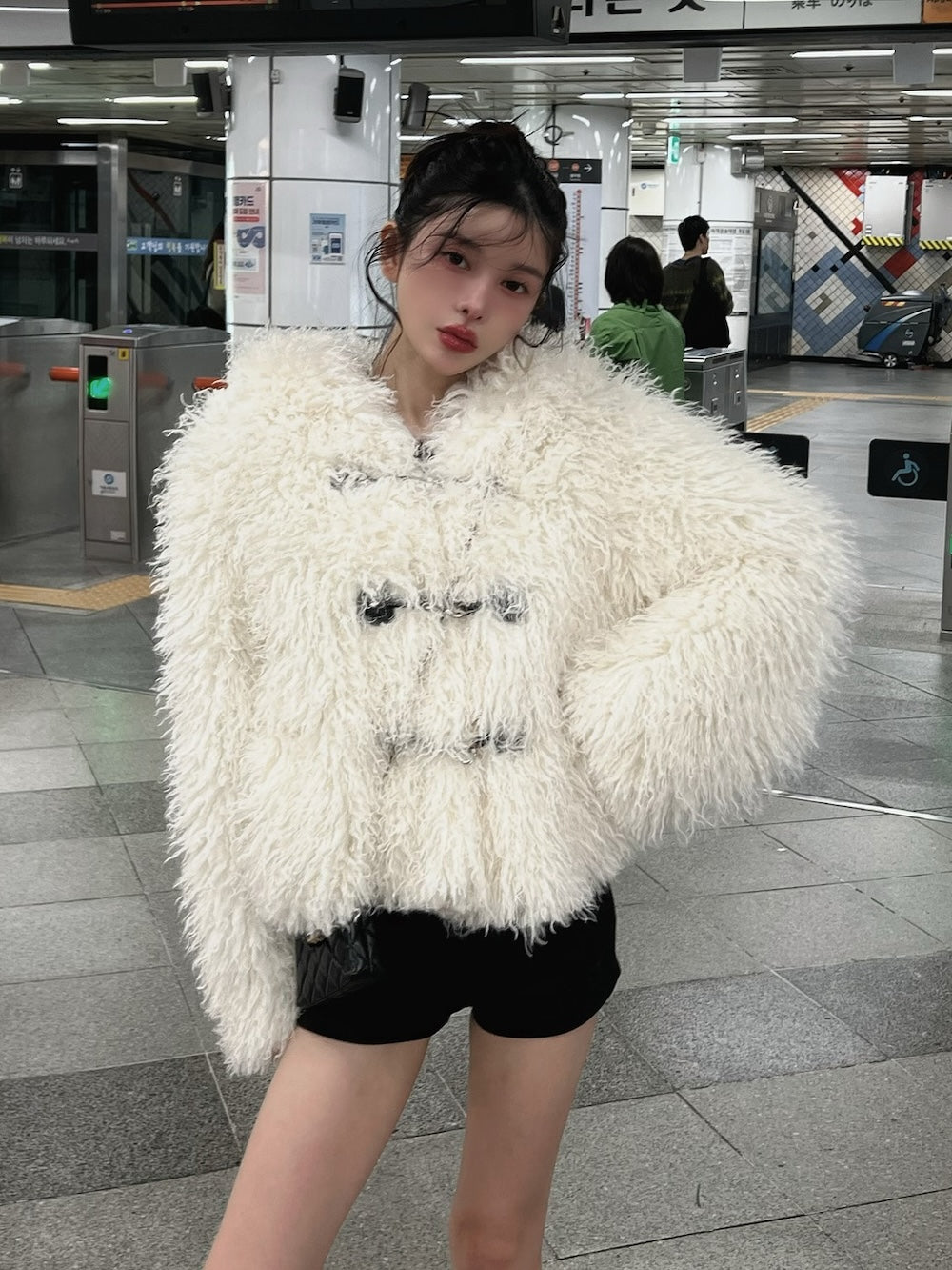 モデル:160cm(着用サイズ:FREE 着用カラー:IVO)