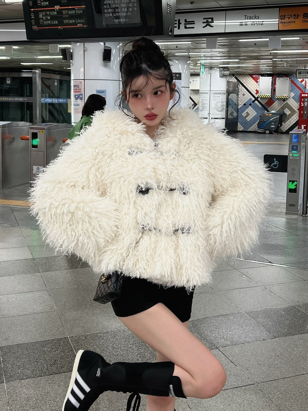 モデル:160cm(着用サイズ:FREE 着用カラー:IVO)