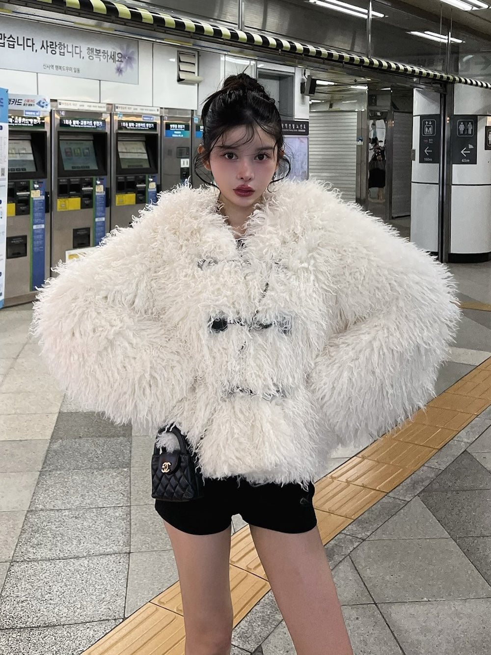 モデル:160cm(着用サイズ:FREE 着用カラー:IVO)