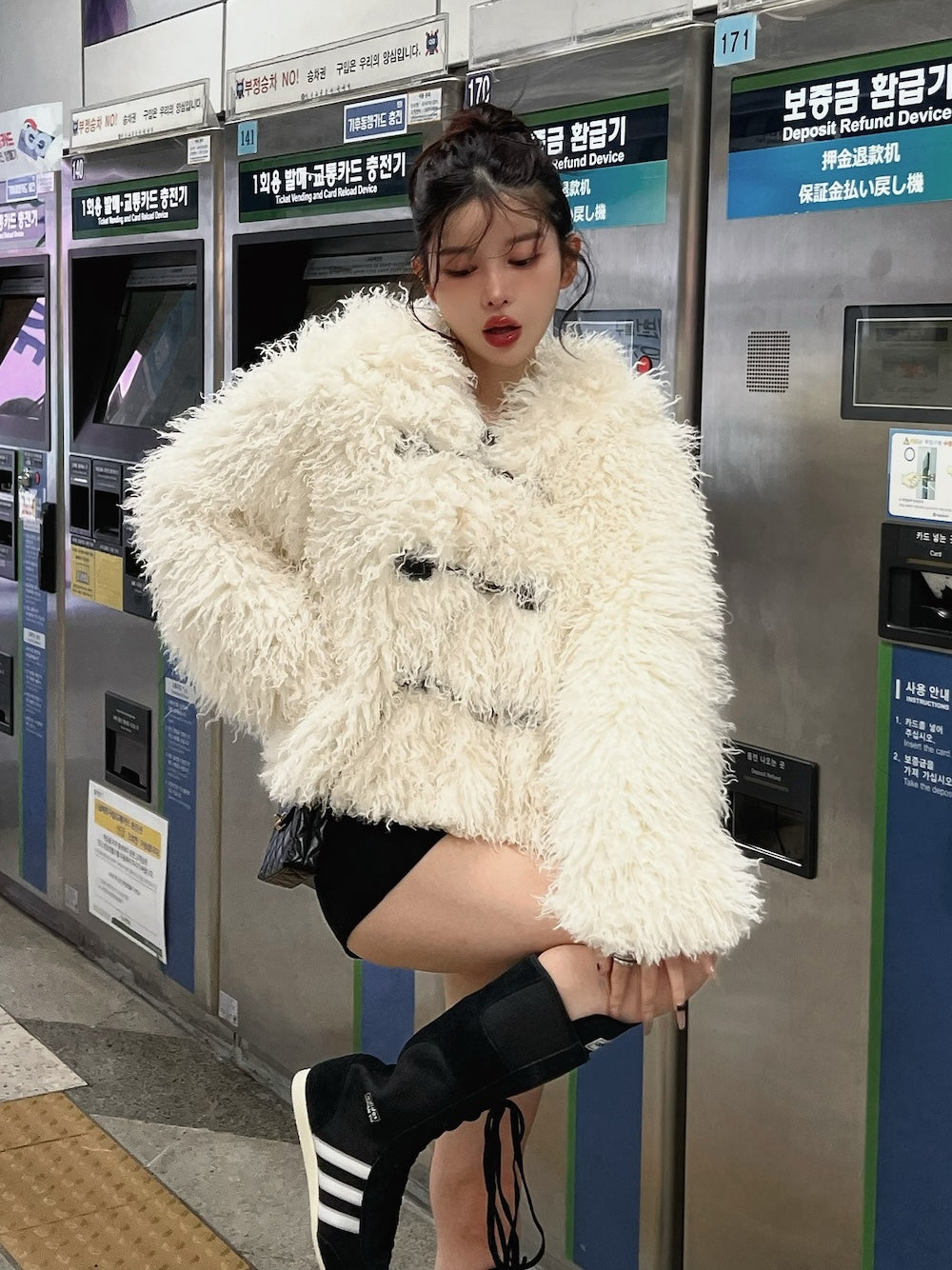 モデル:160cm(着用サイズ:FREE 着用カラー:IVO)