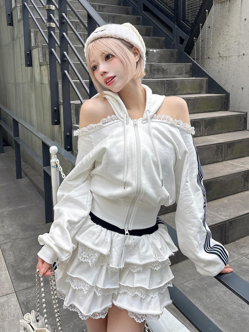 モデル:155cm(着用サイズ:FREE 着用カラー:WHT)