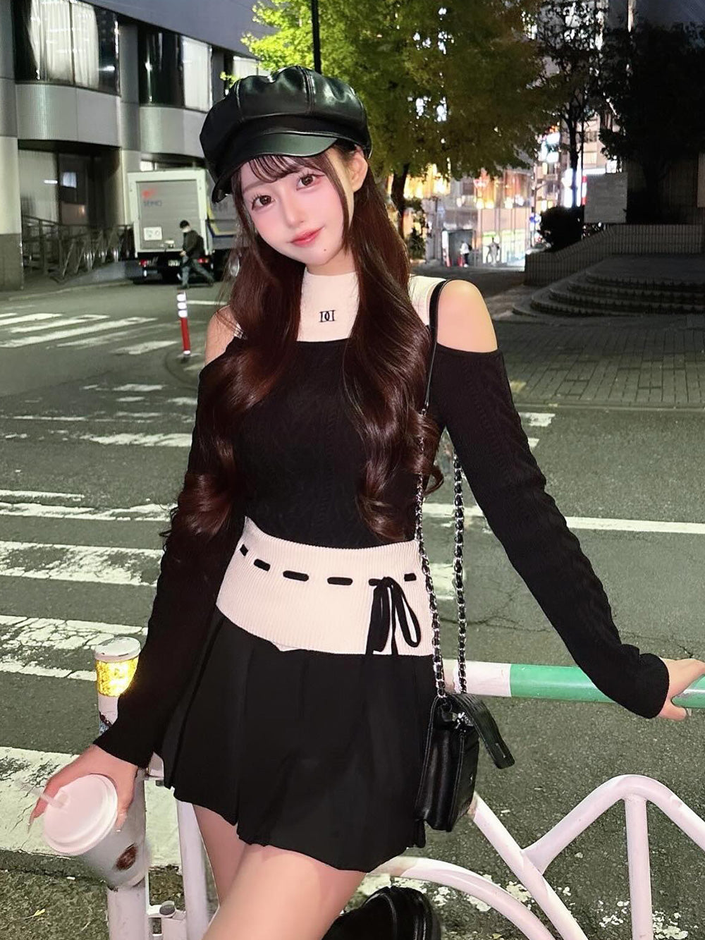 モデル:165cm(着用サイズ:FREE 着用カラー:BLK)