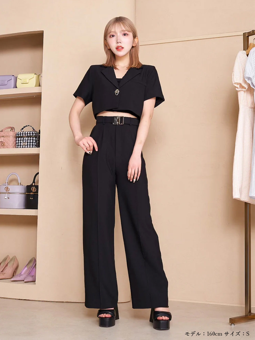 モデル:160cm(着用サイズ:FREE 着用カラー:BLK)