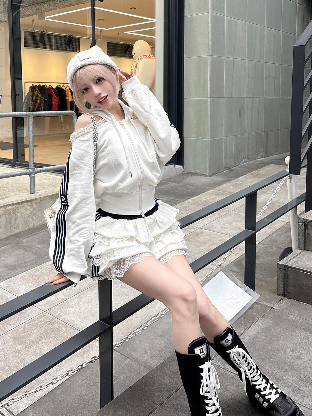 モデル:158cm(着用サイズ:FREE 着用カラー:WHT)