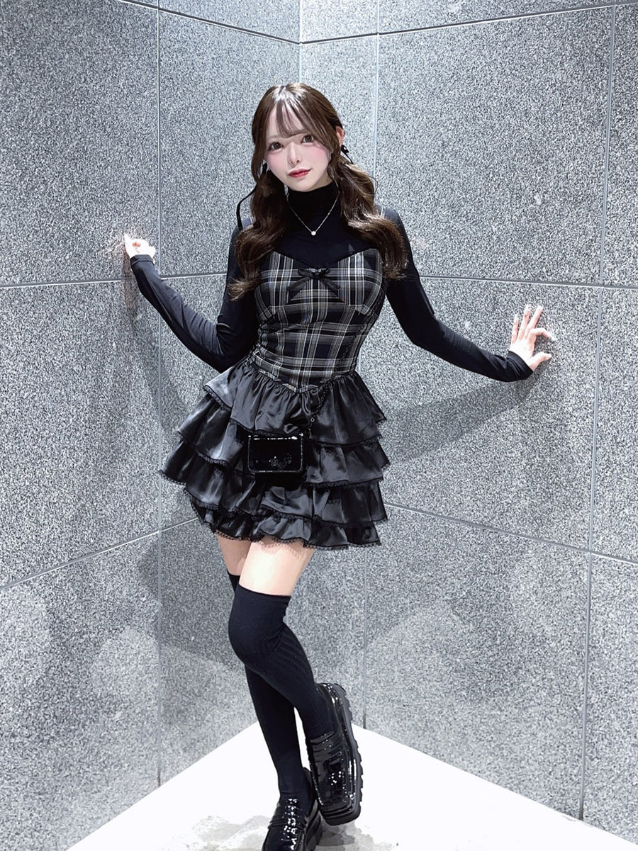 モデル:156cm(着用サイズ:FREE 着用カラー:BLK)