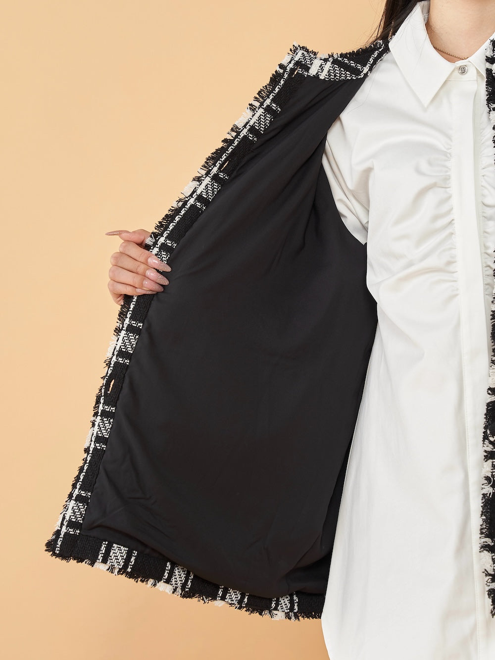 モデル:158cm(着用サイズ:FREE 着用カラー:BLK)