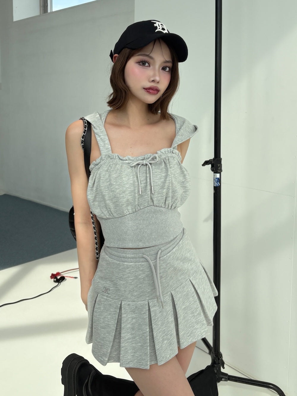 モデル:163cm(着用サイズ:FREE 着用カラー:GRY)