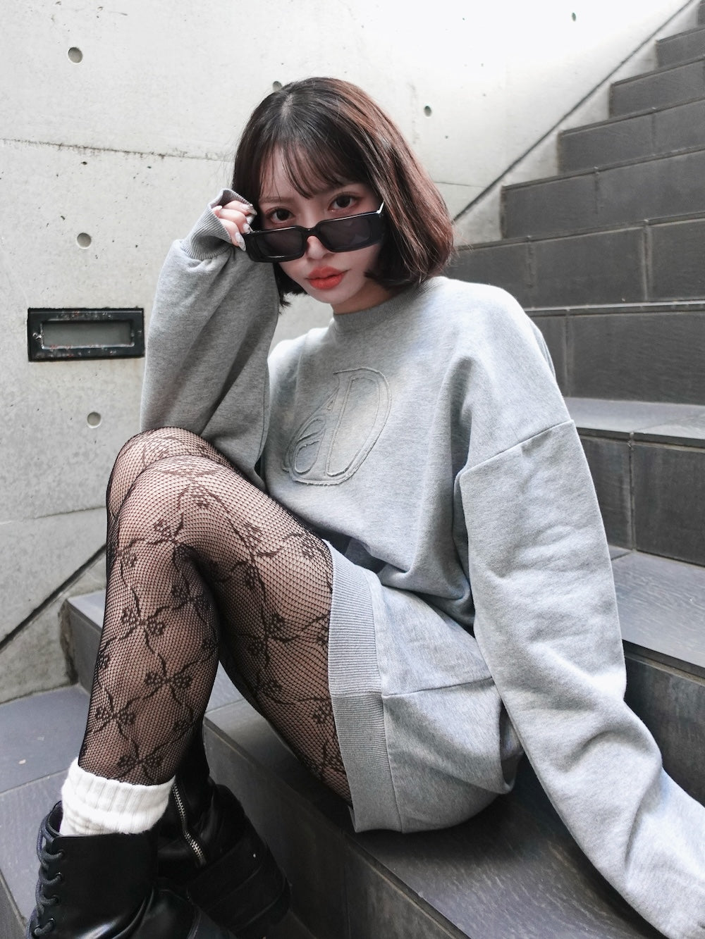 モデル:155cm(着用サイズ:FREE 着用カラー:GRY)
