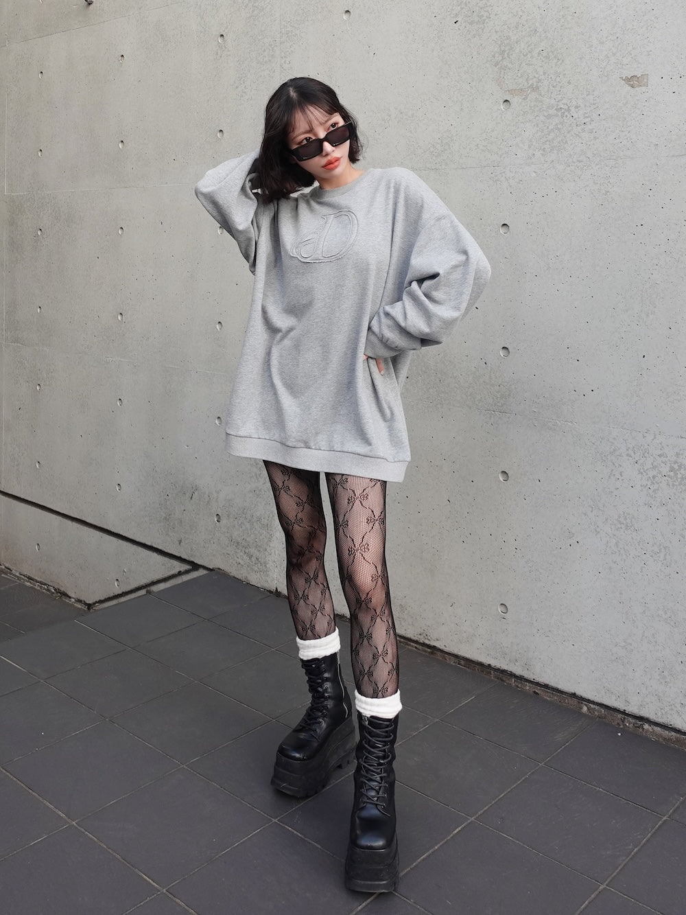 モデル:155cm(着用サイズ:FREE 着用カラー:GRY)
