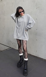 モデル:155cm(着用サイズ:FREE 着用カラー:GRY)