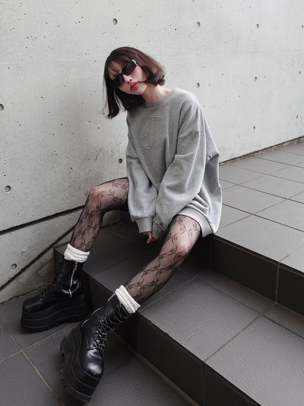 モデル:155cm(着用サイズ:FREE 着用カラー:GRY)