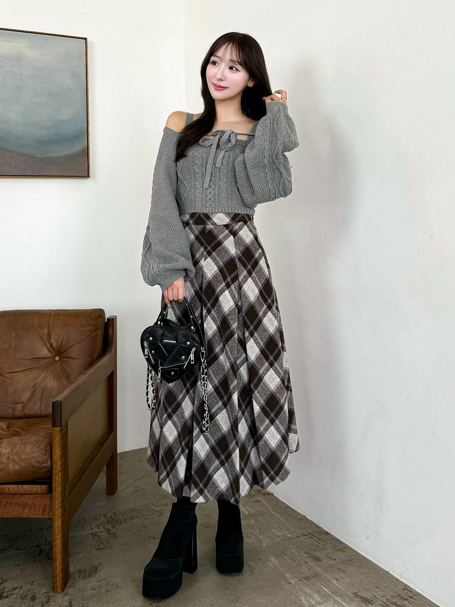 モデル:156cm(着用サイズ:FREE 着用カラー:GRY)