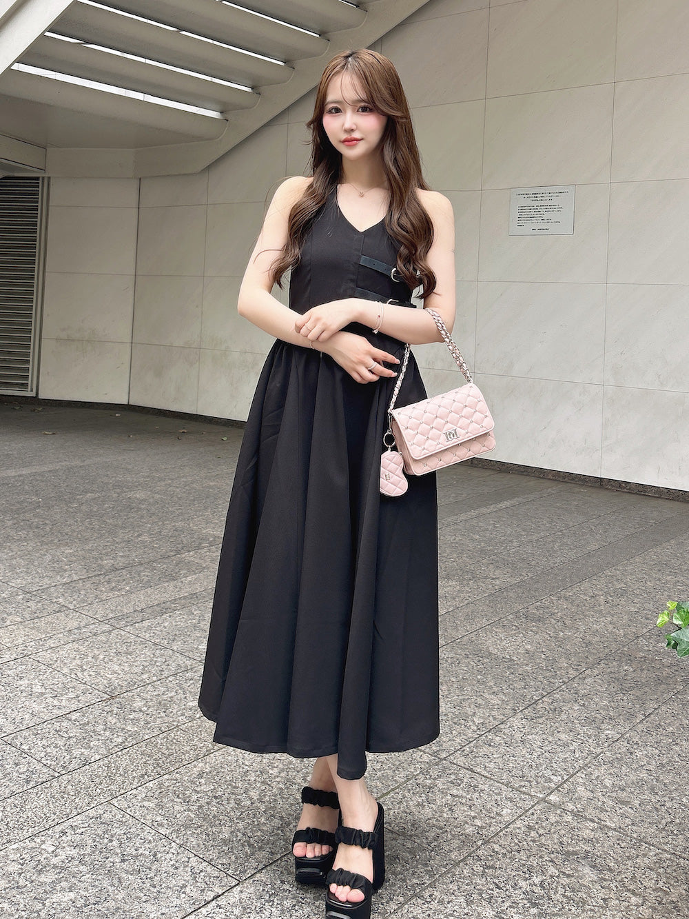 モデル:157cm(着用サイズ:FREE 着用カラー:BLK)