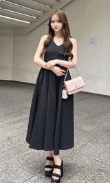 モデル:157cm(着用サイズ:FREE 着用カラー:BLK)