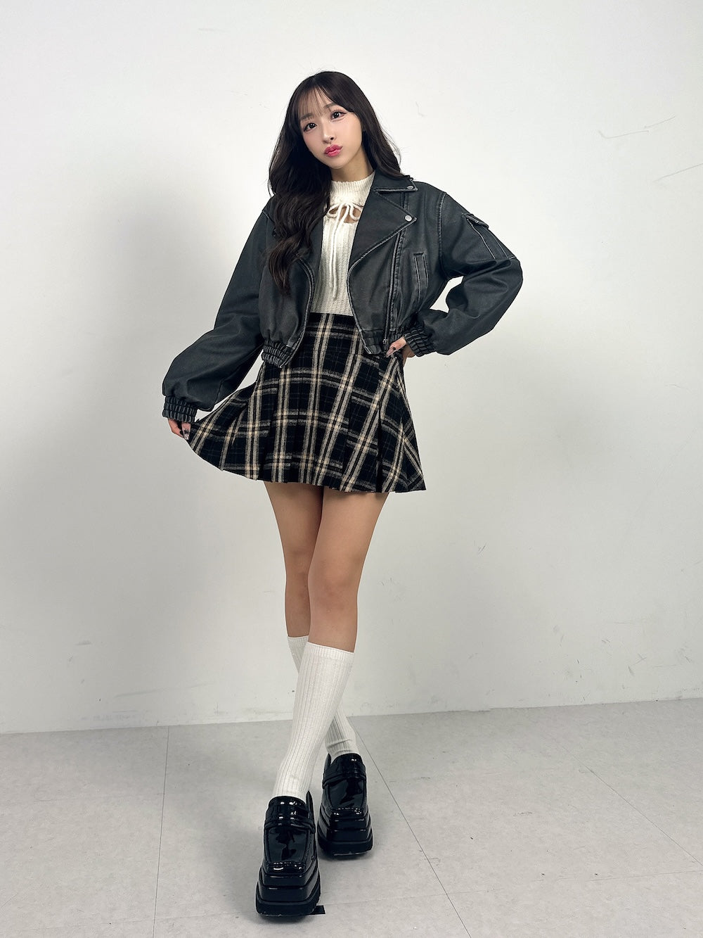 モデル:156cm(着用サイズ:FREE 着用カラー:BLK)