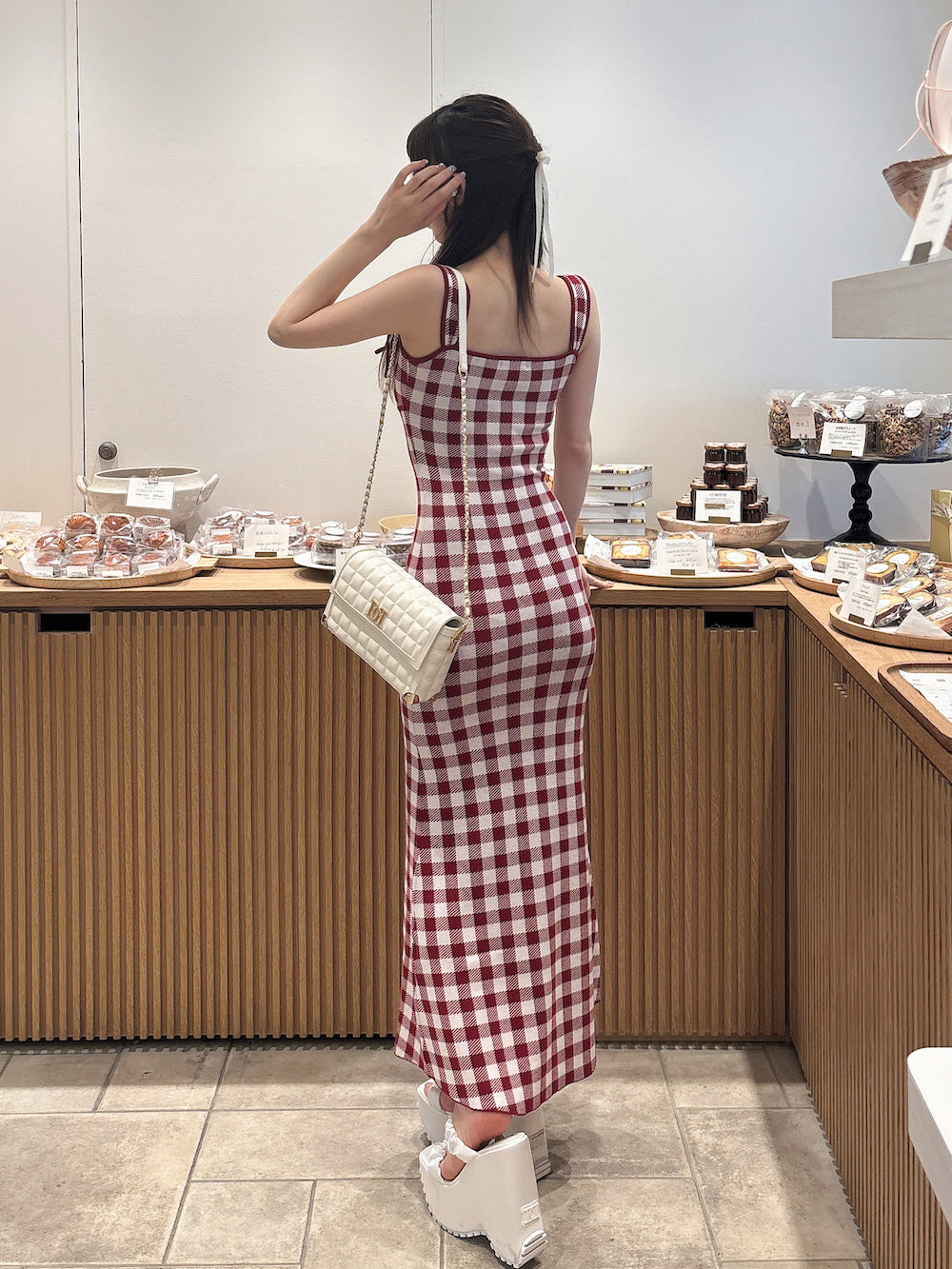 モデル:160cm(着用サイズ:FREE 着用カラー:RED)