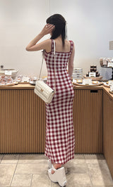 モデル:160cm(着用サイズ:FREE 着用カラー:RED)