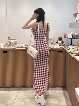モデル:160cm(着用サイズ:FREE 着用カラー:RED)