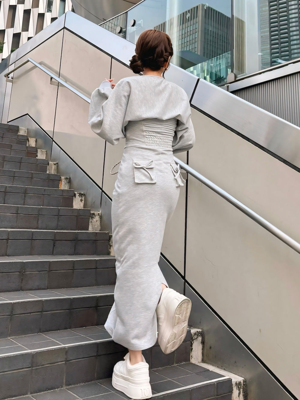 モデル:155cm(着用サイズ:FREE 着用カラー:GRY)