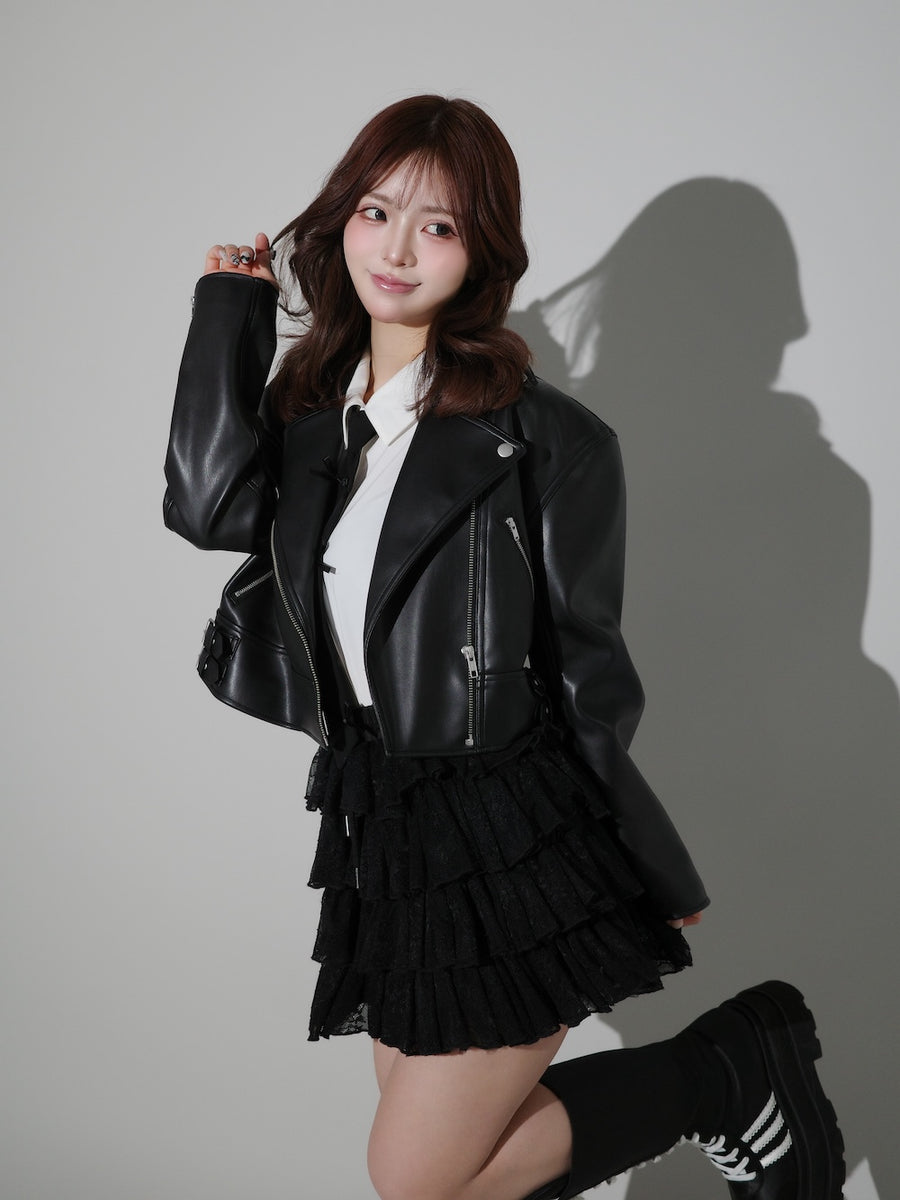 モデル:158cm(着用サイズ:FREE 着用カラー:BLK)