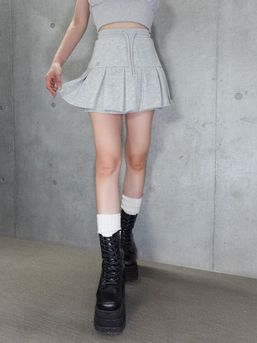 モデル:156cm(着用サイズ:FREE 着用カラー:GRY)