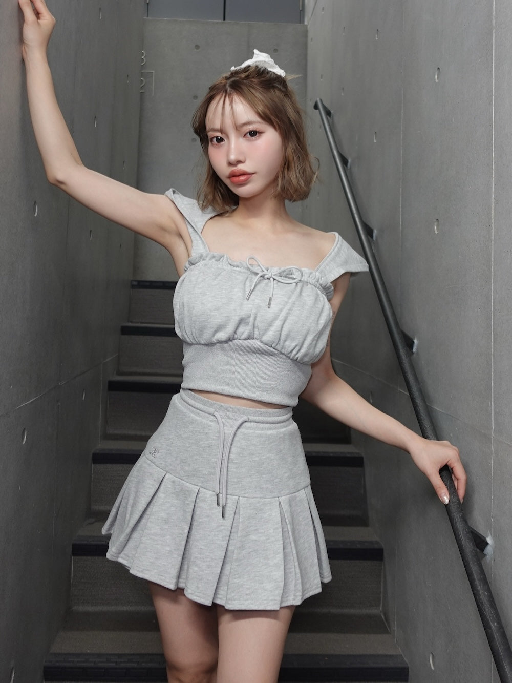モデル:156cm(着用サイズ:FREE 着用カラー:GRY)
