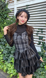 モデル:156cm(着用サイズ:FREE 着用カラー:BLK)