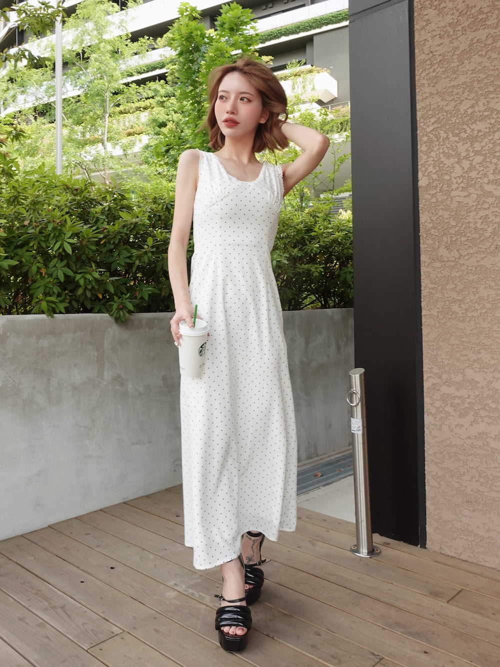 モデル:156cm(着用サイズ:FREE 着用カラー:WHT)