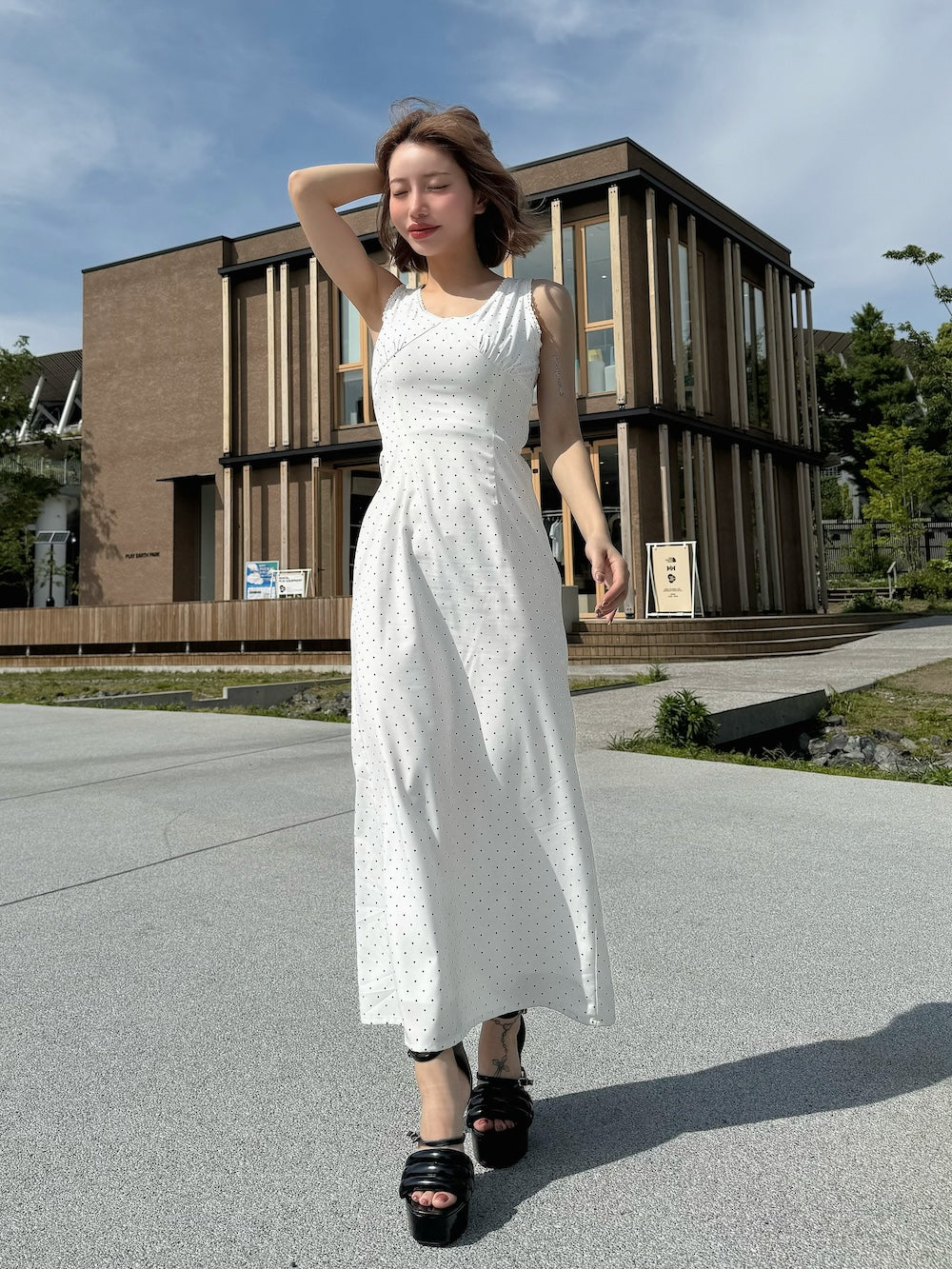 モデル:156cm(着用サイズ:FREE 着用カラー:WHT)