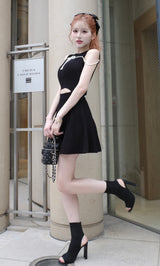 モデル:165cm(着用サイズ:FREE 着用カラー:BLK)