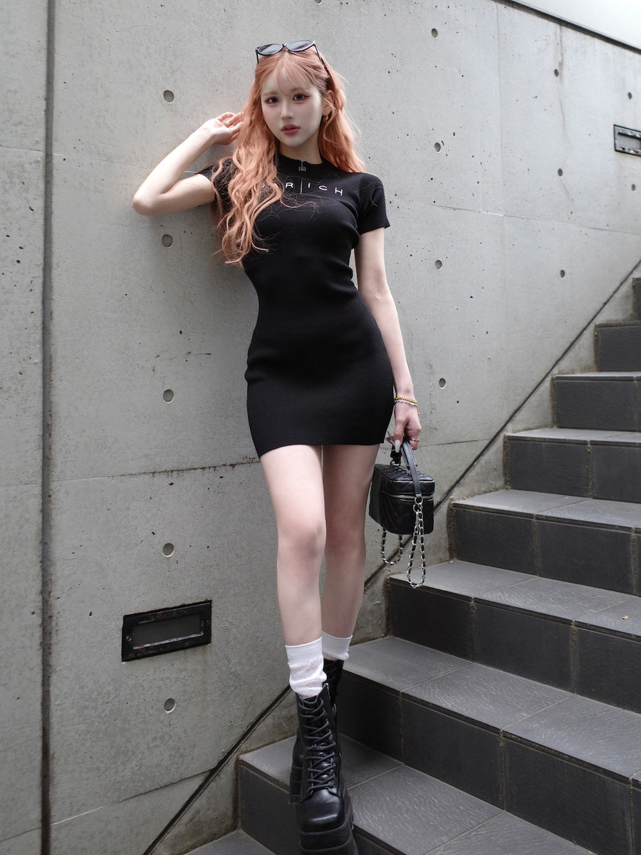 モデル:165cm(着用サイズ:FREE 着用カラー:BLK)
