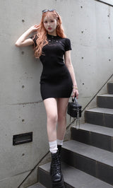 モデル:165cm(着用サイズ:FREE 着用カラー:BLK)