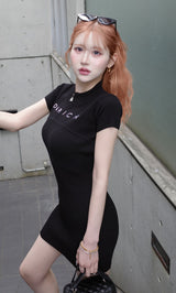 モデル:165cm(着用サイズ:FREE 着用カラー:BLK)