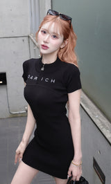 モデル:165cm(着用サイズ:FREE 着用カラー:BLK)