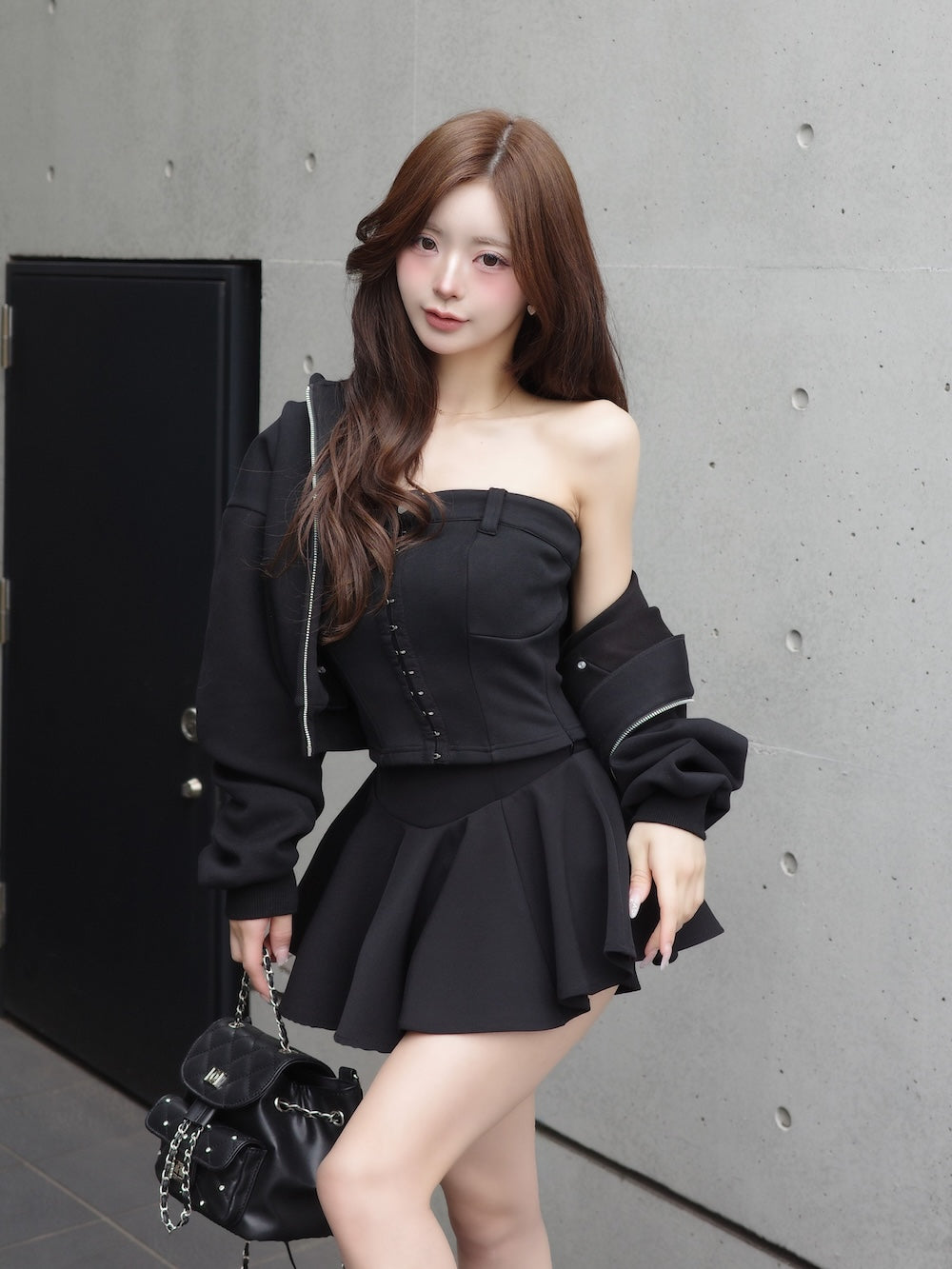 モデル:158cm(着用サイズ:FREE 着用カラー:BLK)