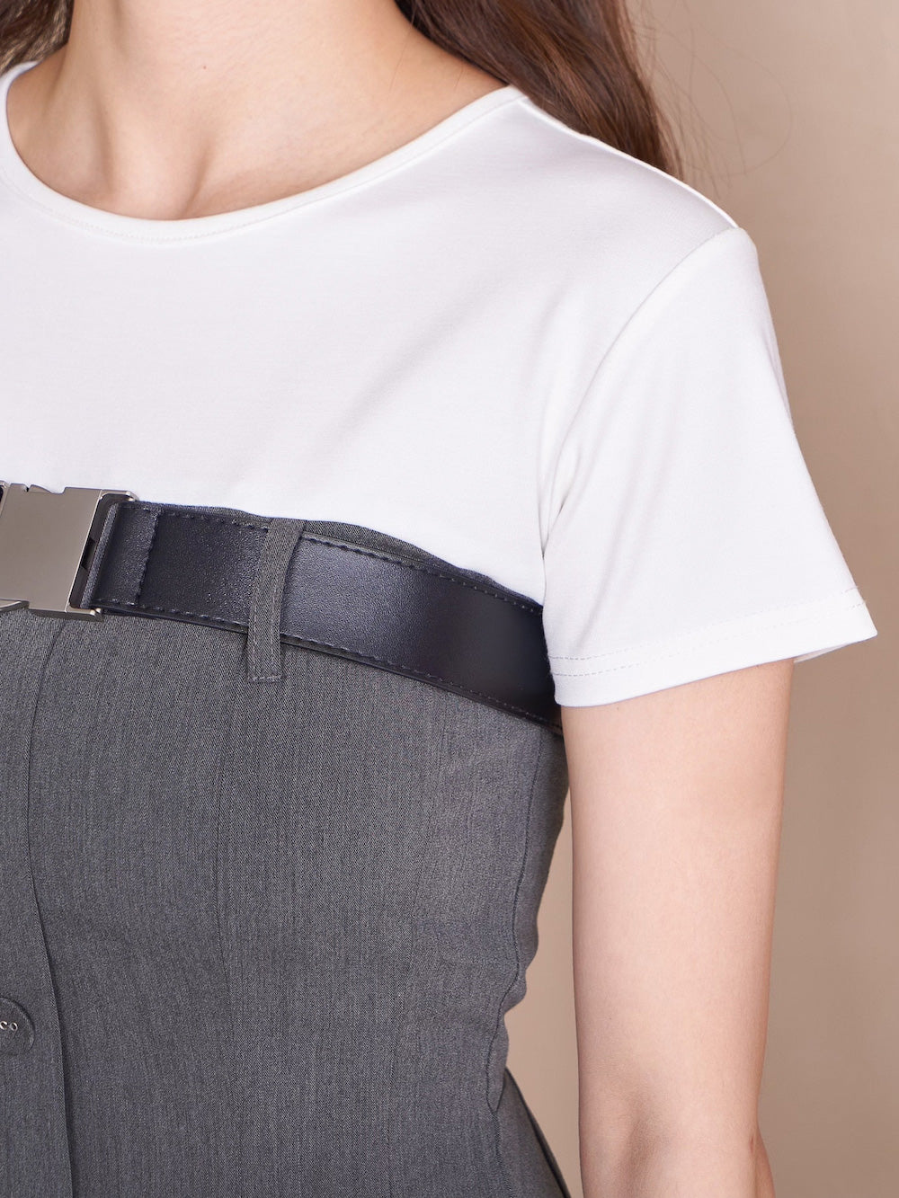 モデル:164cm(着用サイズ:FREE 着用カラー:GRY)