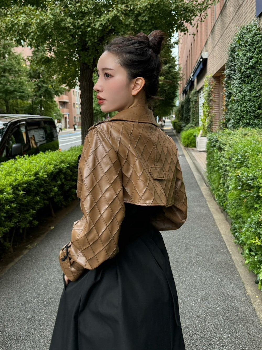 モデル:155cm(着用サイズ:FREE 着用カラー:BLK)
