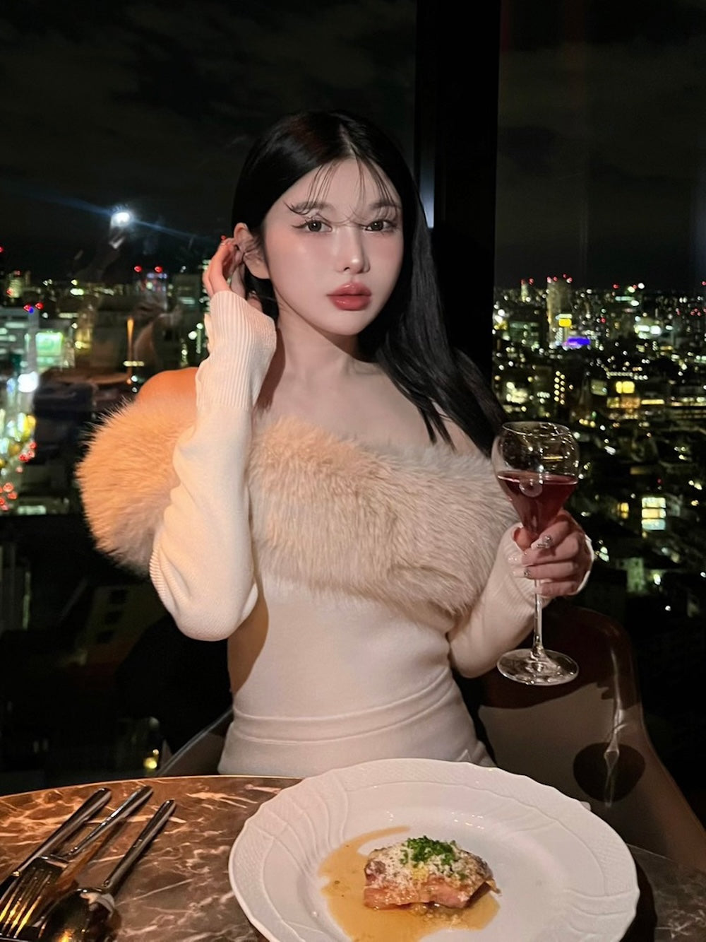 モデル:160cm(着用サイズ:FREE 着用カラー:IVO)