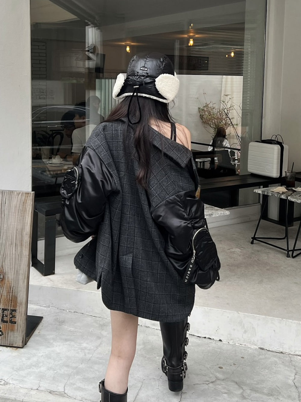 モデル:160cm(着用サイズ:FREE 着用カラー:BLK)