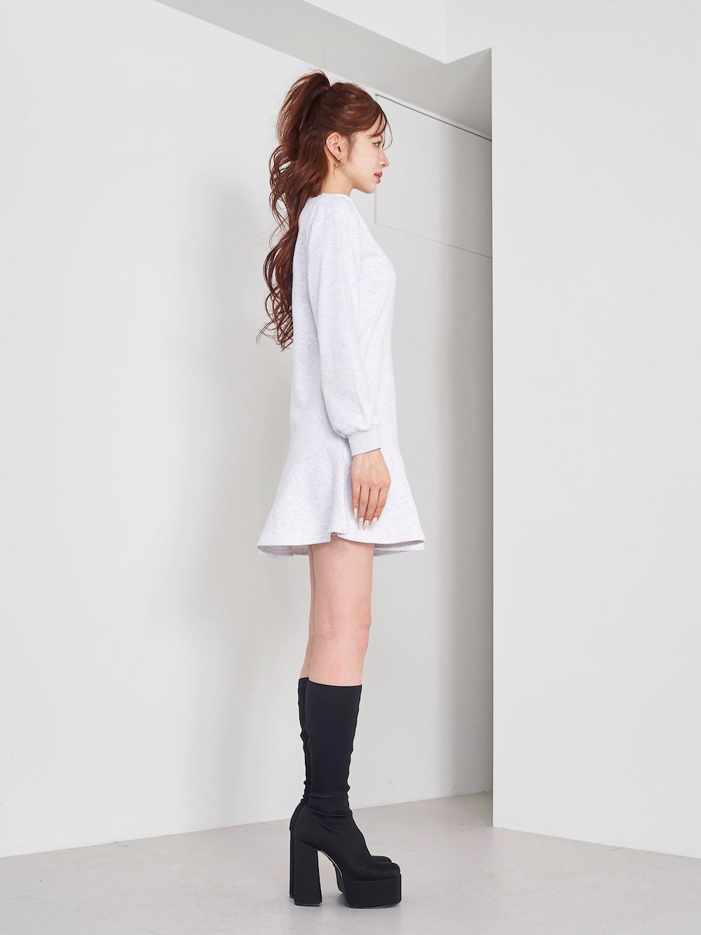 モデル:165cm(着用サイズ:FREE 着用カラー:GRY)