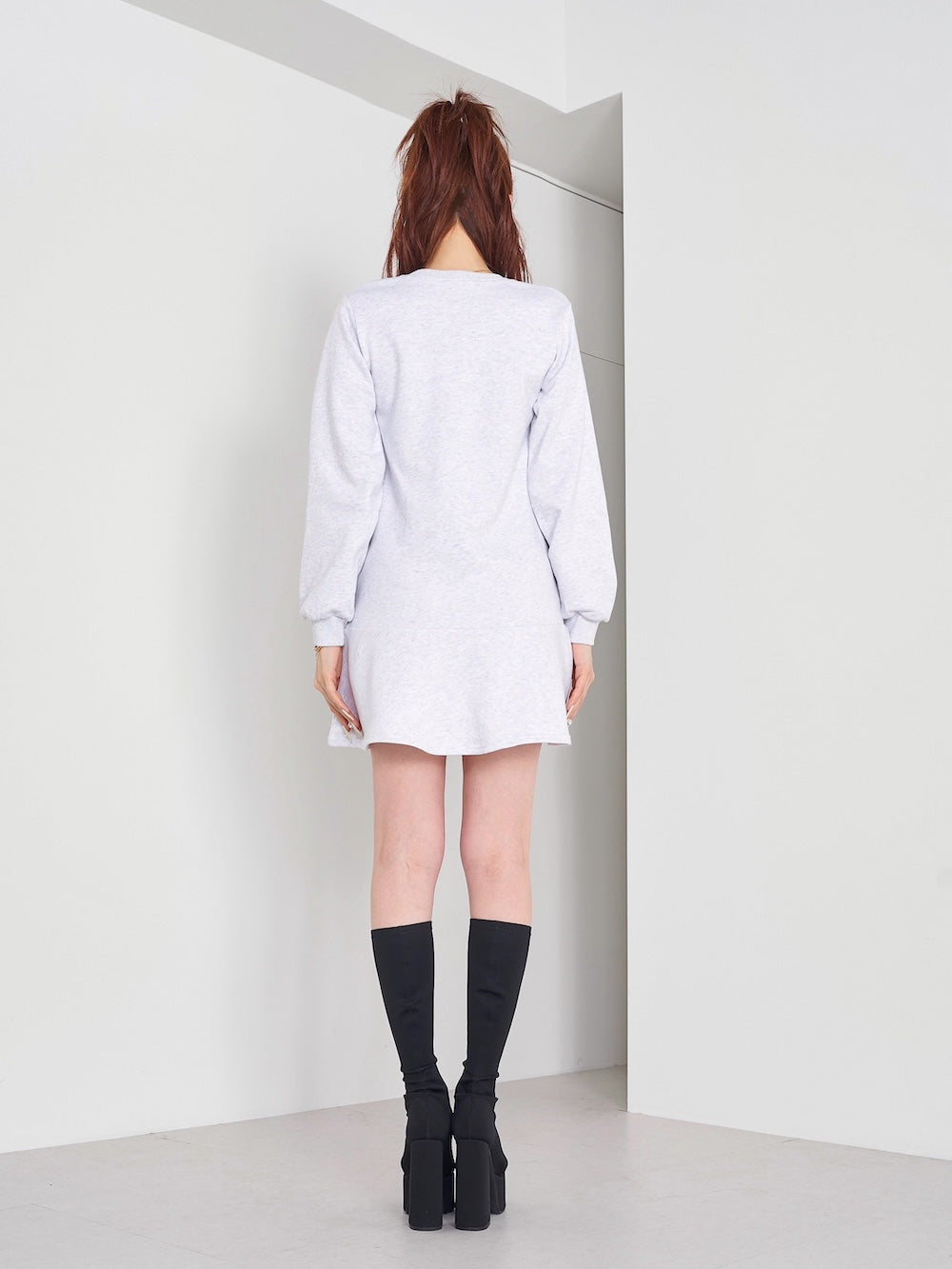 モデル:165cm(着用サイズ:FREE 着用カラー:GRY)